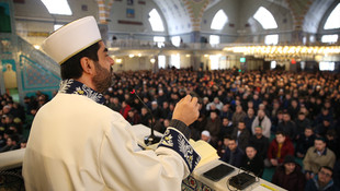 Vaaz sırasında Halep'e SMS'li toplu destek