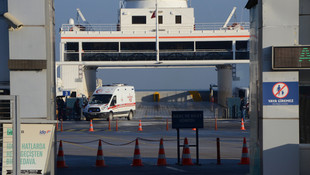 Yalova'da arabalı vapur iskeleye sert yanaştı: 8 yaralı