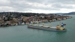 Yeniköy'de yük gemisinin karaya oturması