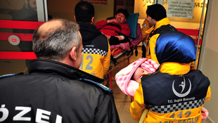 Yolu kapanan mahalleden hasta kurtarma operasyonu