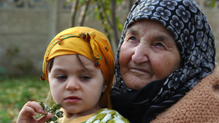 Torununa bakan büyükannelere müjde! Maaş takvimi belli oldu