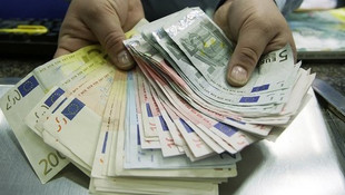 Euro 4.00 Dolar ise 3.77 ile rekor kırdı