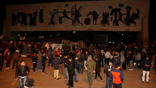 Bağdat'ta gece yarısı şiddet protestosu