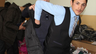 Başkale'de 2 bin öğrenciye kıyafet yardımı