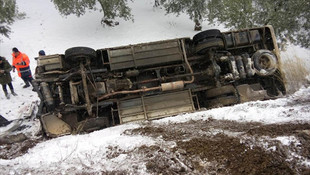 Bursa'da halk otobüsü devrildi: 1 yaralı