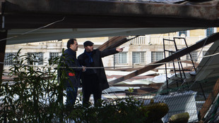 Cemaatin üzerine tente çökmesi