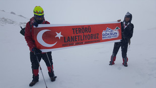 Dağcılar teröre tepki için 3 bin metreye tırmandı
