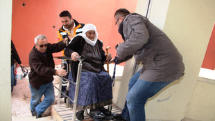 Diyaliz hastasının imdadına paletli ambulans yetişti