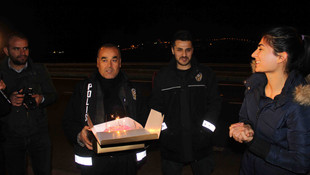 Diyarbakır'da polis vatandaşın yeni yılını kutladı