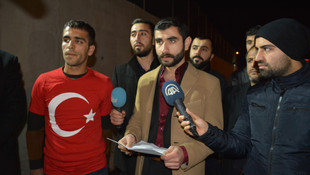 Diyarbakır'da yeni yılda nöbet tutan polislere ikram yaptılar