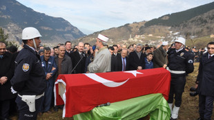 Şehit Polis Memuru Özcan memleketi Trabzonda son yolculuğuna uğurlandı