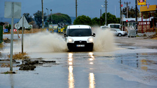 Edremit Körfezi'nde kuvvetli yağış ve fırtına