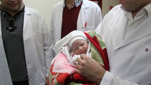 Erzincan'da yeni yılın ilk bebeğine Bahare ismi verildi