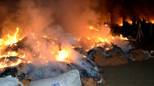 Gaziantep'te merdiven altı pul biber depolarına baskın
