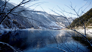 Göl üzerinde yürümeyin uyarısı