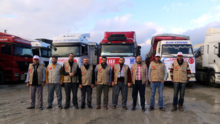 Halep'ten tahliye edilen sivillere yardım