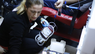 Hayat veren sağlık çalışanları kan verecek