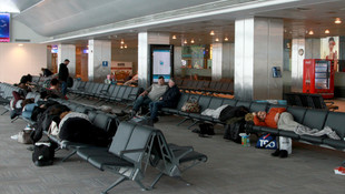 İstanbul'da kar yağışı hava ulaşımını aksatıyor