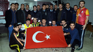 Kavga ihbarı üzerine gelen polisler tatlıyla karşılandı