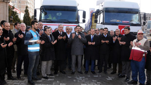 Mardin'den Haleplilere 4 tır yardım