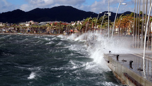 Marmaris'te fırtına ve yağış