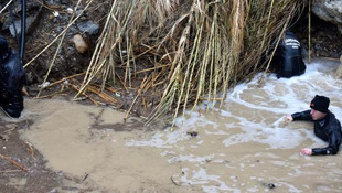 Mersindeki sel felaketinde kaybolan 2 kişiyi arama çalışmaları sürüyor