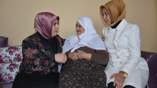 Polis eşlerinden şehit ailelerine taziye ziyareti