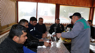 Polisten şoförlere közlenmiş patates ikramı