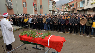 Sağlık görevlisi son yolculuğuna uğurlandı