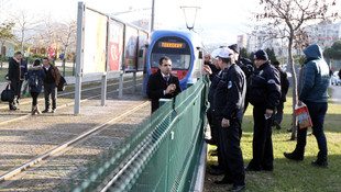 Samsun'da tramvayın çarptığı genç yaralandı