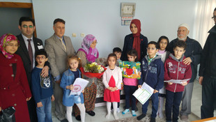 Şehit ailesi öğrencilerin karne heyecanına ortak oldu