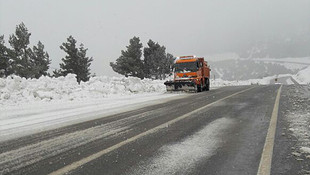 Sertavul Geçidi'nde ulaşım güçlükle sağlanıyor