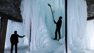 Su deposu buz kulesine dönüştü