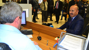 Sultangazi'de çipli kimlik kartı dağıtımı