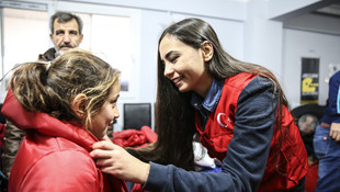 Suriyeli bin çocuğa kıyafet ve ayakkabı yardımı