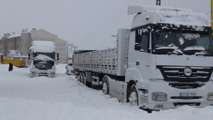 Tatvan-Ahlat yolunda mahsur kalanlar kurtarıldı