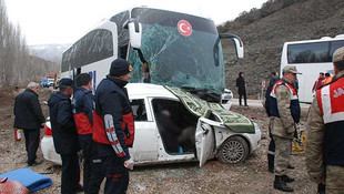 Tokatta yolcu otobüsü ile otomobil çarpıştı: 3 ölü 3 yaralı