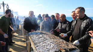 Üç ton hamsi bir saatte tükendi