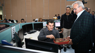 Vali Karaloğlu'ndan, nöbet tutan kamu çalışanlarına ziyaret