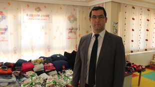 Yardım kolilerine resimlerini koydular