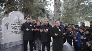 Yaşar Doğu kabri başında anıldı