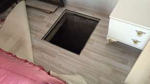 Yatak odasındaki gizli bölümde kaçak sigara bulundu