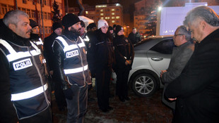 Yeni yıla kar temizleyerek girdiler