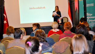 Yunus Emre Enstitüsü mangala oyununu Macarlara tanıttı