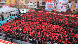 Cumhurbaşkanı Erdoğan: (Anayasa değişikliği) Bu sistem var ya bu sistem, bu bizim bileklerimizde prangaydı. 16 Nisan'da bileklerimizdeki bu pranganları söküp atmaya var mıyız?