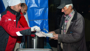 Depremzedeler Galatasaray - Kayserispor maçını izledi