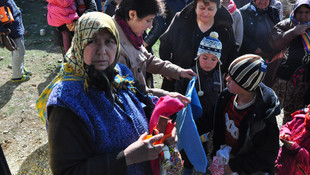 Depremzedelerin yüzü yardımlarla gülüyor