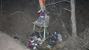 Dere yatağına düşen inek 15 saatte kurtarıldı