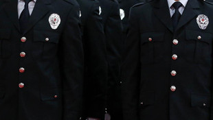 Yeni çıkan KHK ile emekli 242 emniyet amirinin rütbesi alındı