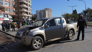 Adanada engelli öğrencileri taşıyan servis kaza yaptı: 9 yaralı